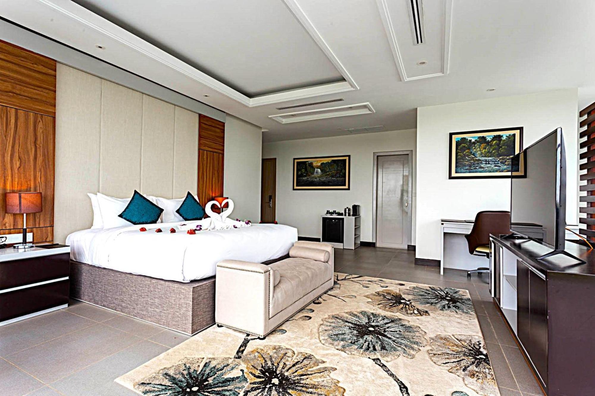 Castle Bayview Resort & Spa Kampot Ngoại thất bức ảnh