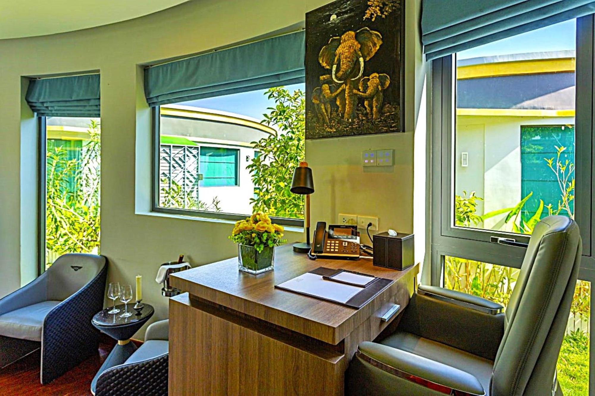 Castle Bayview Resort & Spa Kampot Ngoại thất bức ảnh