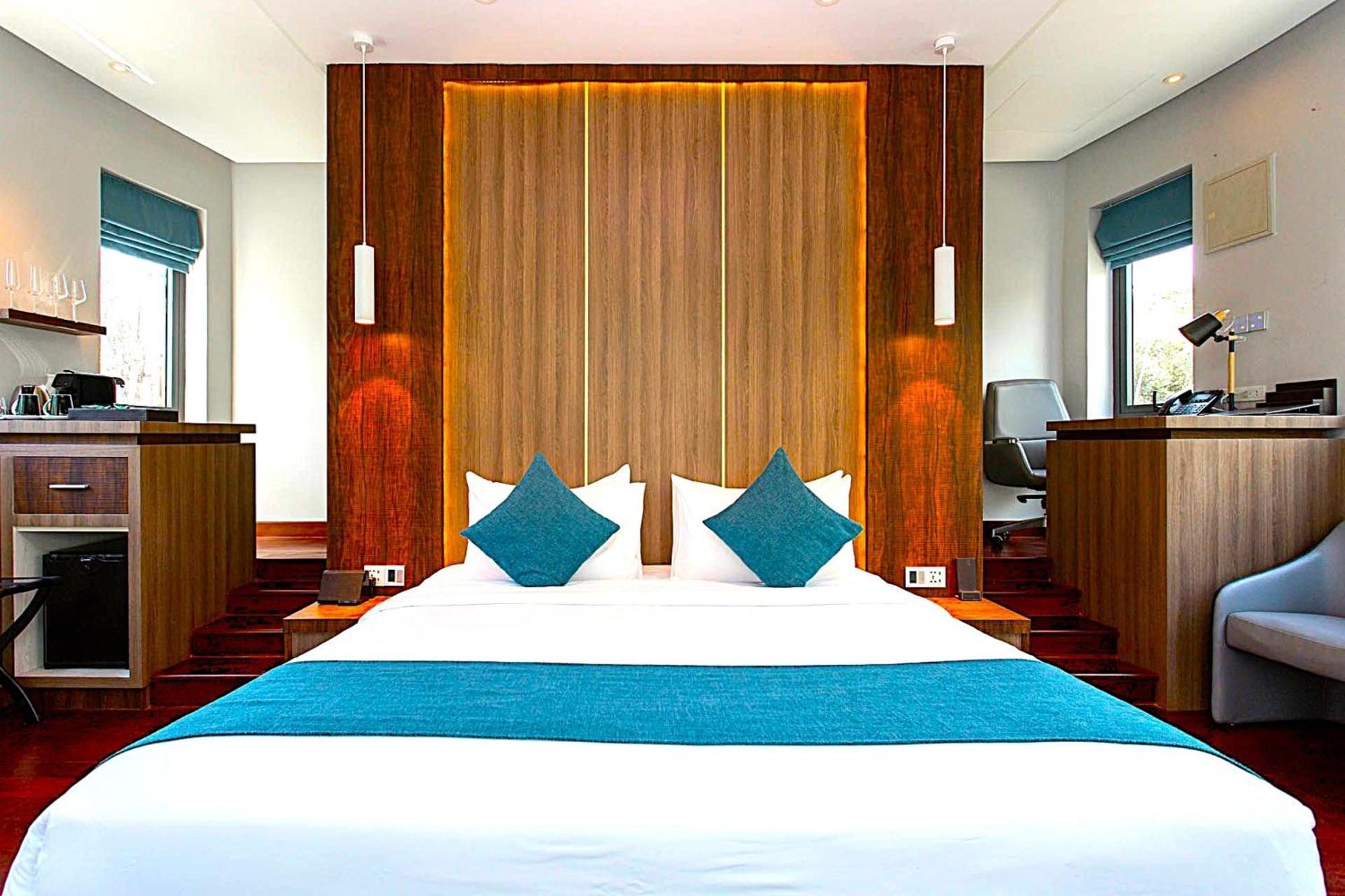 Castle Bayview Resort & Spa Kampot Ngoại thất bức ảnh