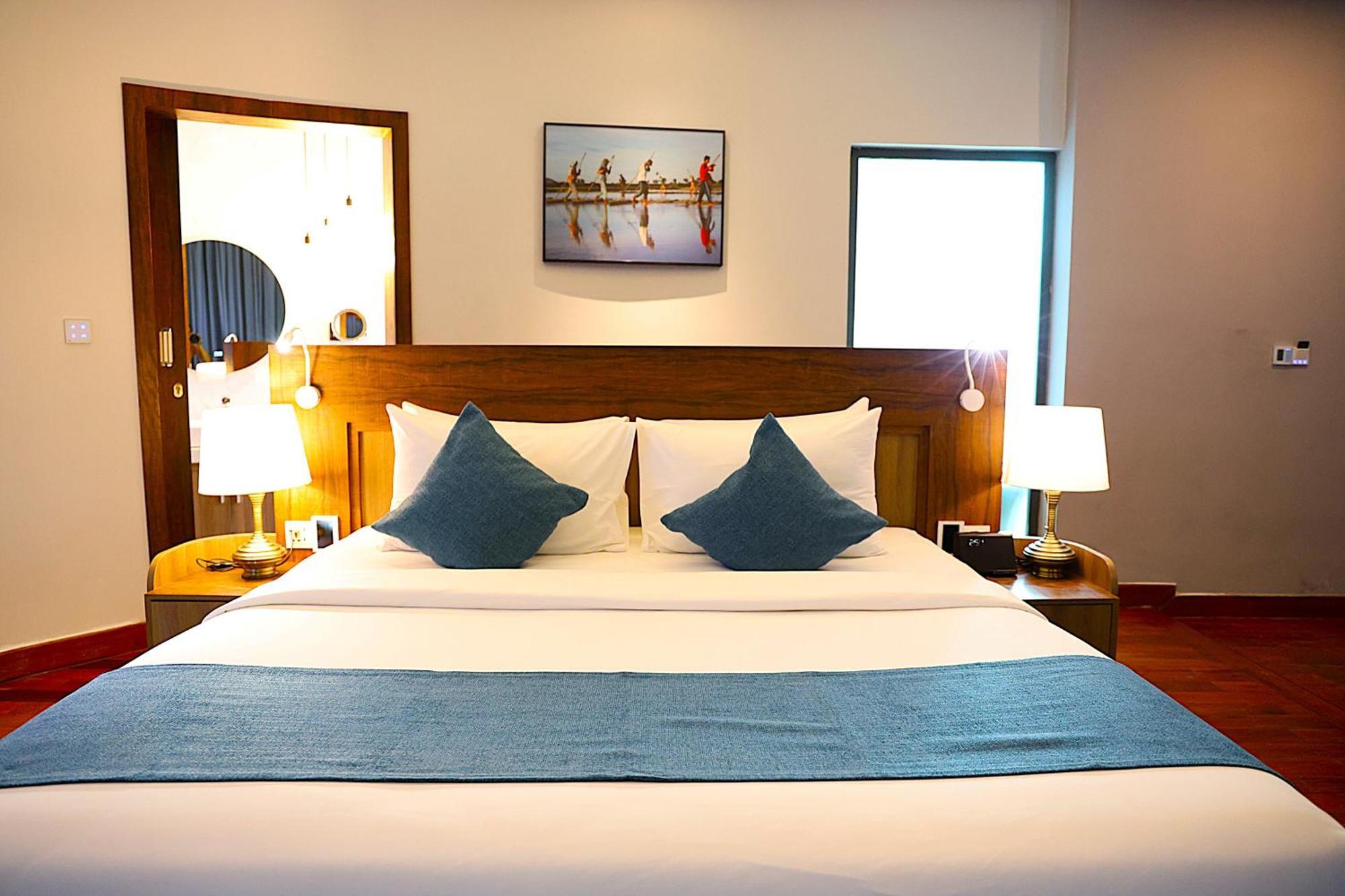 Castle Bayview Resort & Spa Kampot Ngoại thất bức ảnh