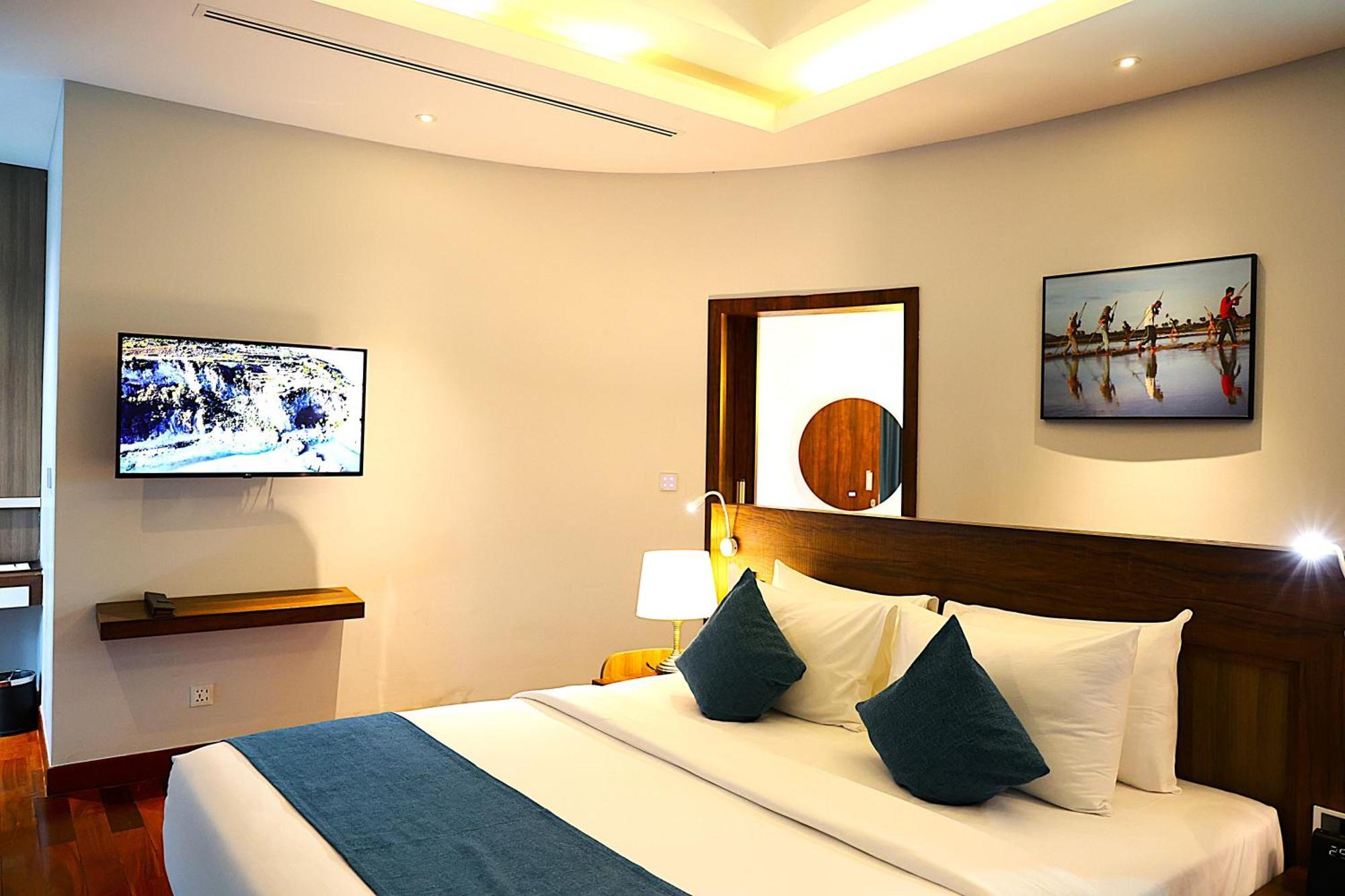 Castle Bayview Resort & Spa Kampot Ngoại thất bức ảnh