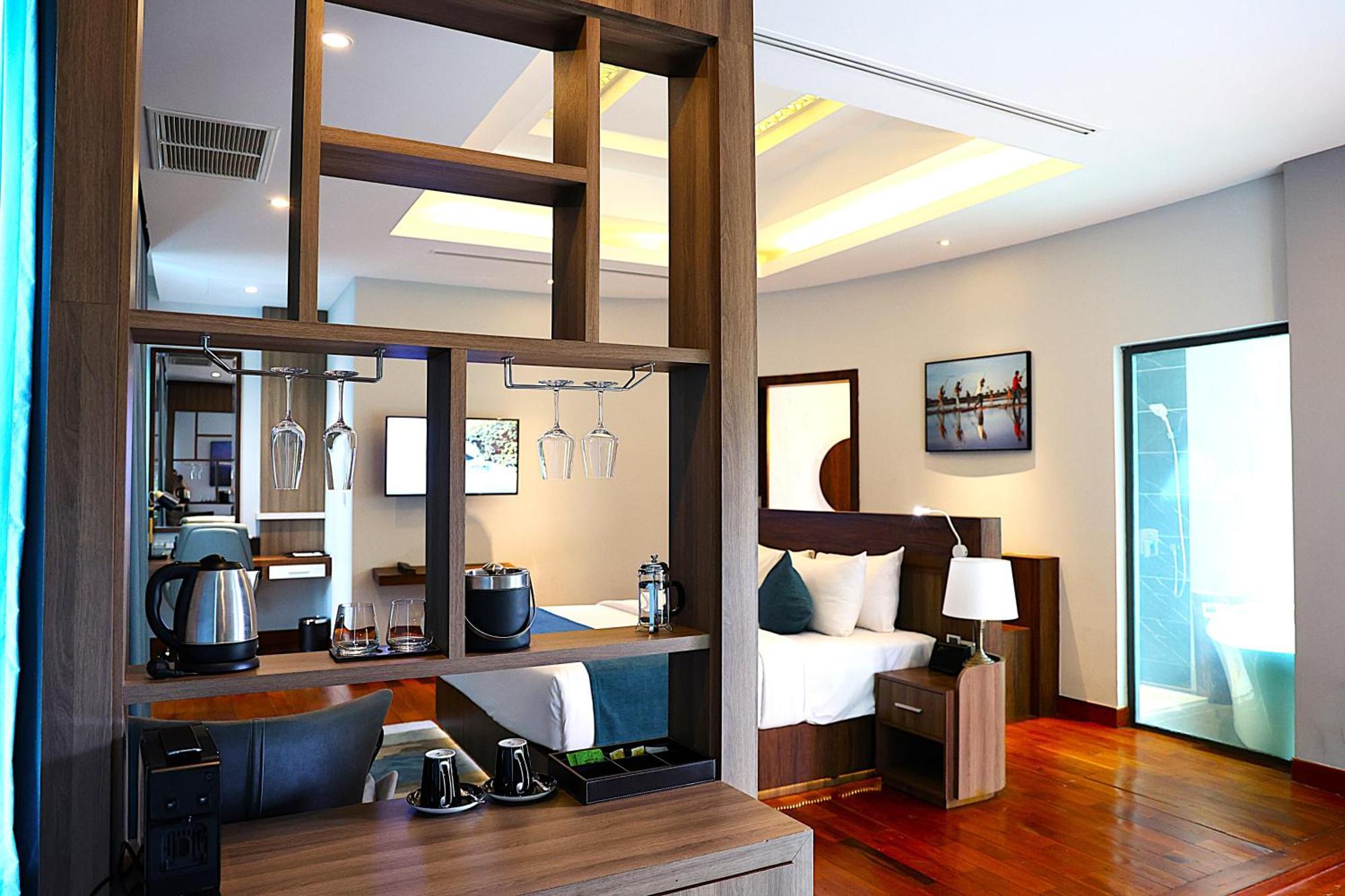 Castle Bayview Resort & Spa Kampot Ngoại thất bức ảnh