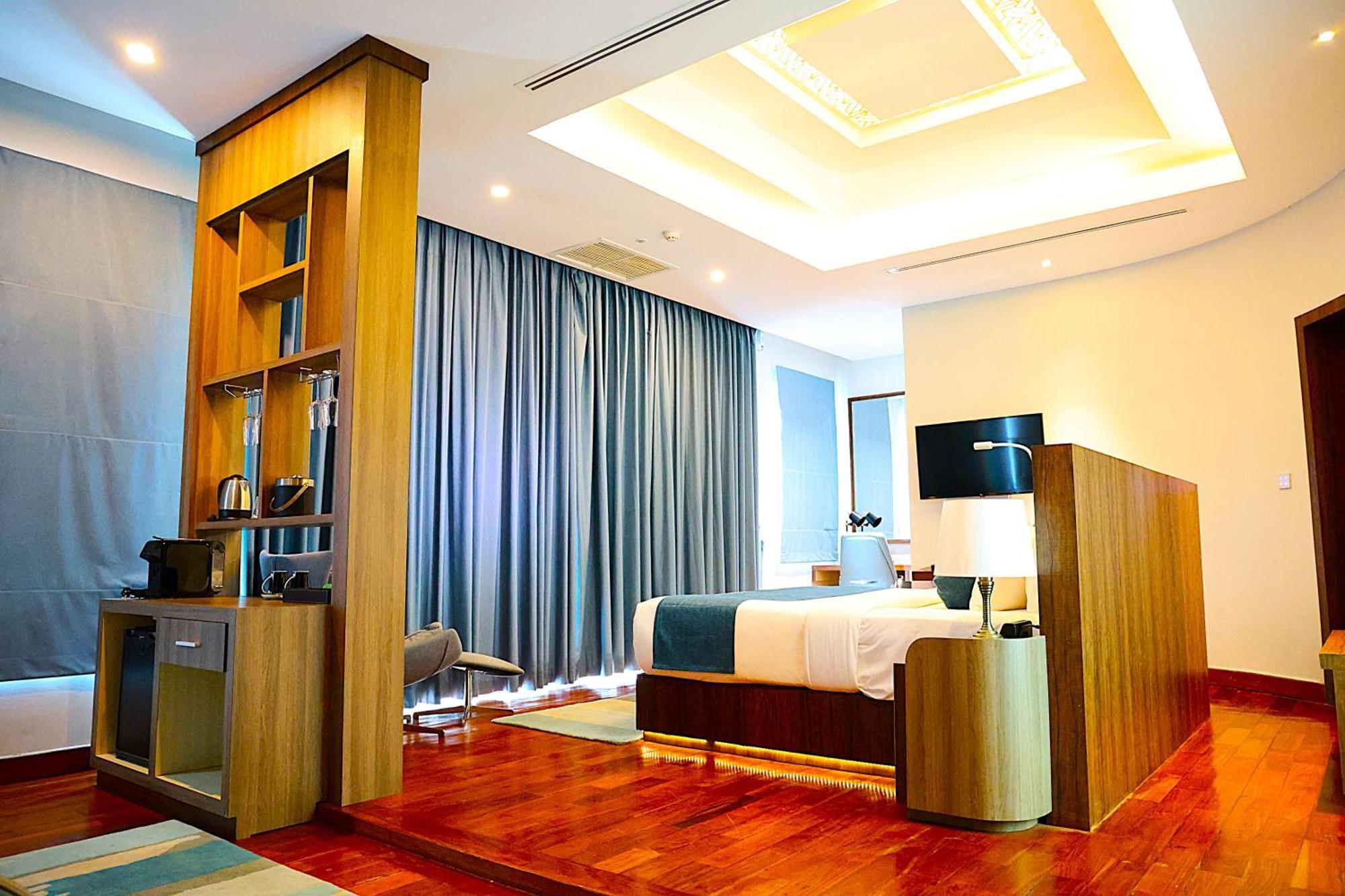 Castle Bayview Resort & Spa Kampot Ngoại thất bức ảnh