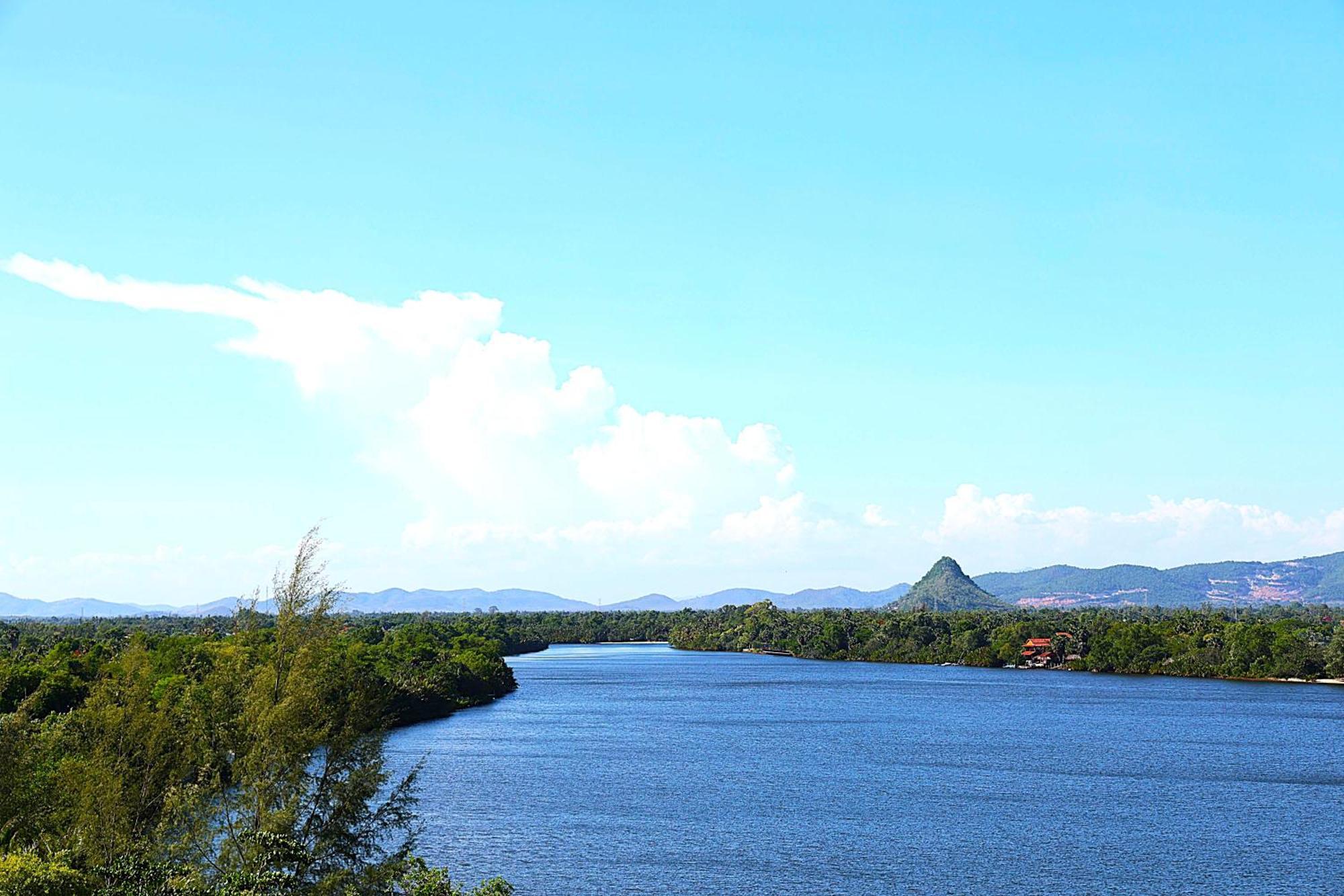 Castle Bayview Resort & Spa Kampot Ngoại thất bức ảnh